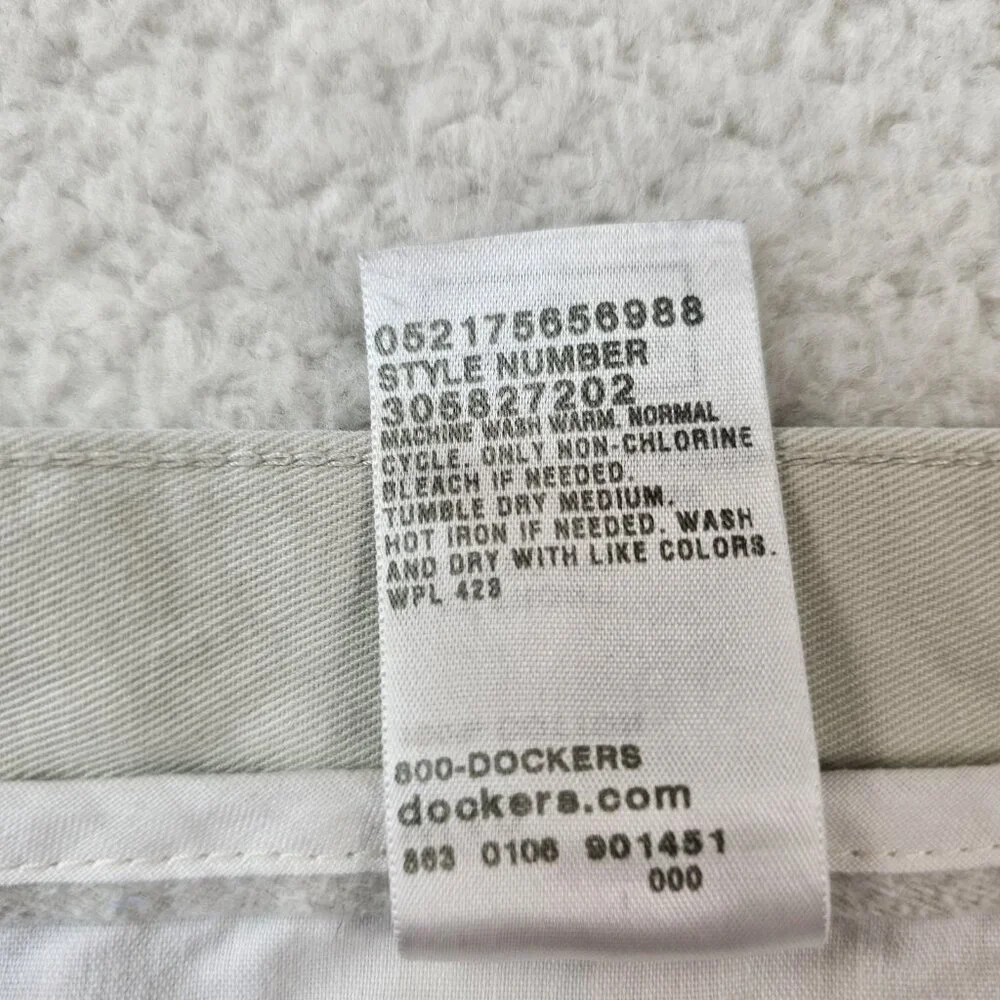 Dockers Shorts Mens 42 Light Khaki Relaxed Fit Flat Front Chino 9